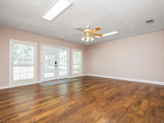 2101 Kent ST, Taylor, TX 76574