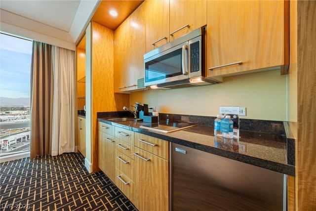 2000 North Fashion Show Drive 2714-2715, Las Vegas, NV 89109