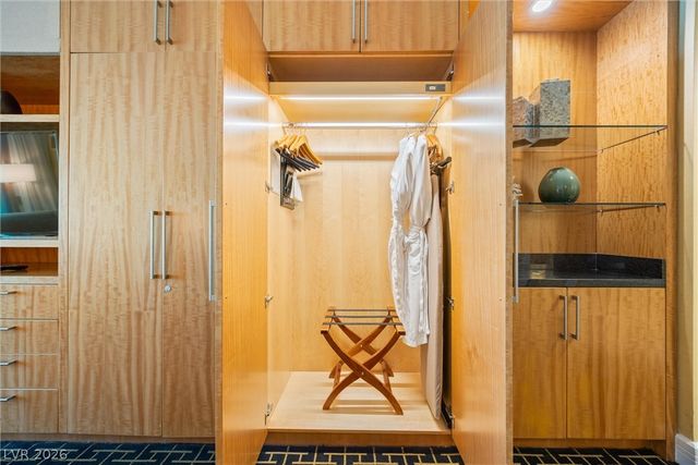 2000 North Fashion Show Drive 2714-2715, Las Vegas, NV 89109