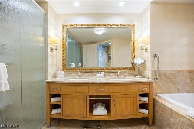 2000 North Fashion Show Drive 2714-2715, Las Vegas, NV 89109