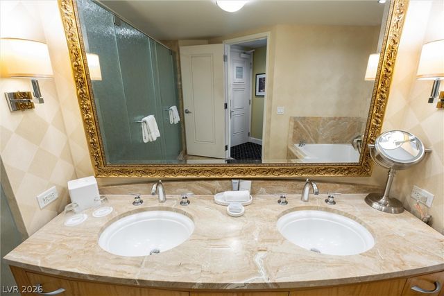 2000 North Fashion Show Drive 2714-2715, Las Vegas, NV 89109