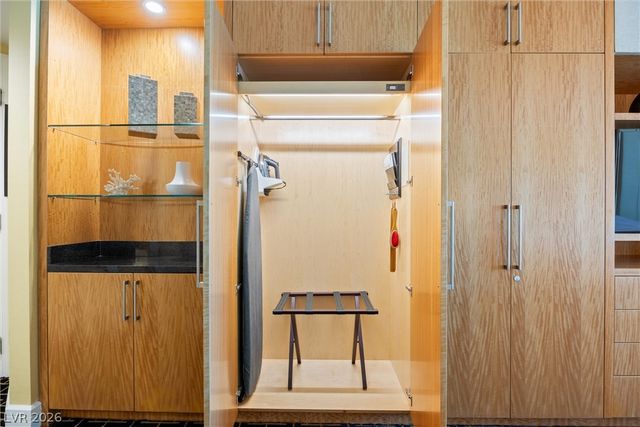 2000 North Fashion Show Drive 2714-2715, Las Vegas, NV 89109