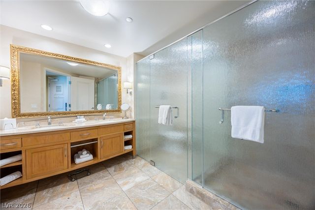 2000 North Fashion Show Drive 2714-2715, Las Vegas, NV 89109