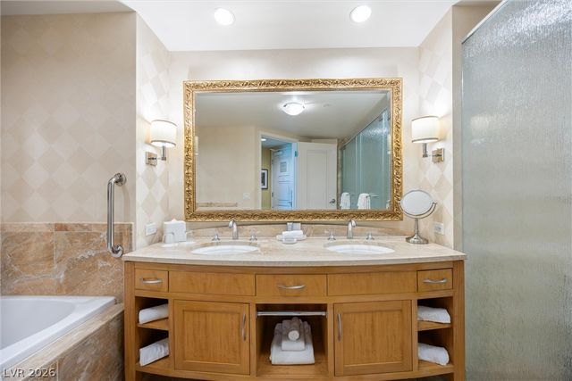 2000 North Fashion Show Drive 2714-2715, Las Vegas, NV 89109