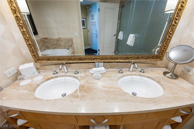 2000 North Fashion Show Drive 2714-2715, Las Vegas, NV 89109