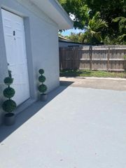 2555 NE 181st St 2, North Miami Beach, FL 33160