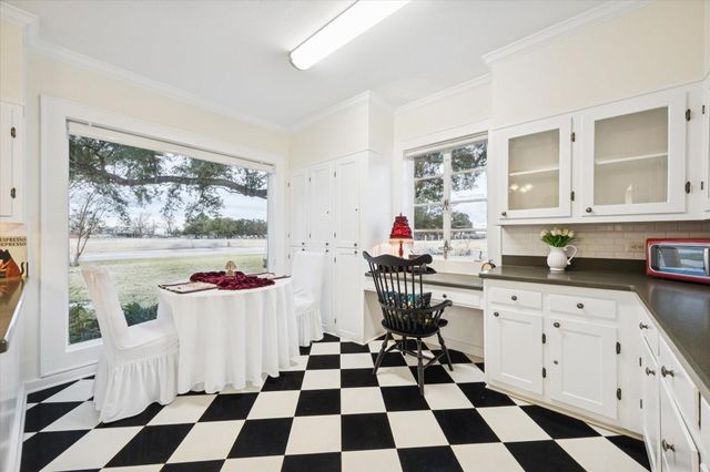 302 E Jackson Street, West Columbia, TX 77486