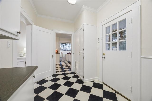 302 E Jackson Street, West Columbia, TX 77486