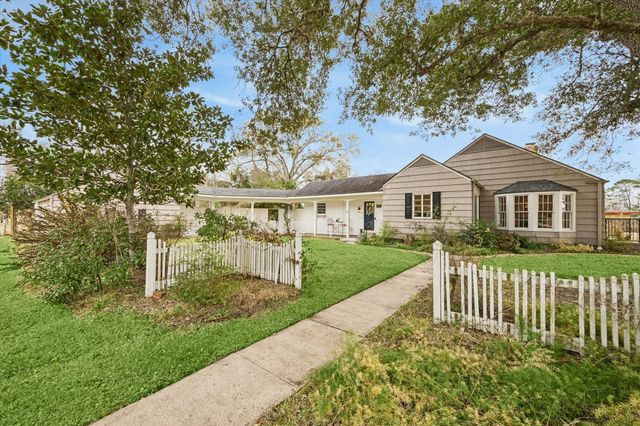 302 E Jackson Street, West Columbia, TX 77486