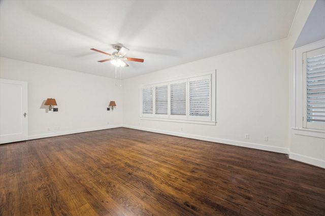 302 E Jackson Street, West Columbia, TX 77486