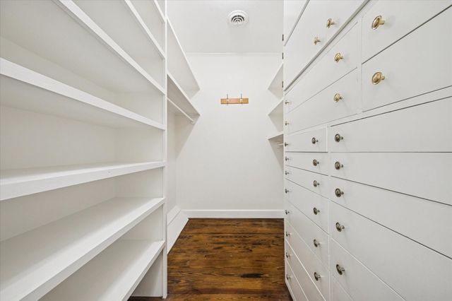 302 E Jackson Street, West Columbia, TX 77486