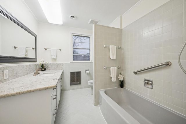 302 E Jackson Street, West Columbia, TX 77486