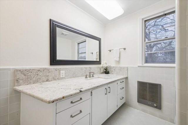 302 E Jackson Street, West Columbia, TX 77486