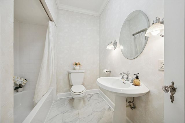 302 E Jackson Street, West Columbia, TX 77486