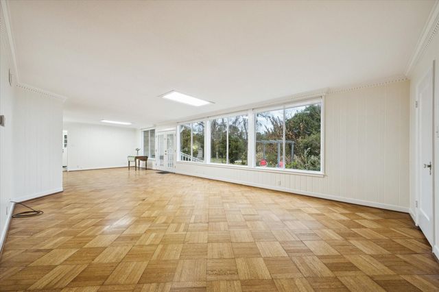 302 E Jackson Street, West Columbia, TX 77486