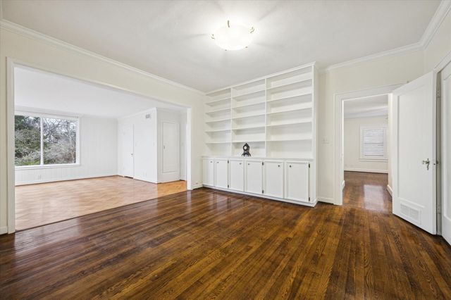 302 E Jackson Street, West Columbia, TX 77486