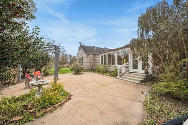 302 E Jackson Street, West Columbia, TX 77486