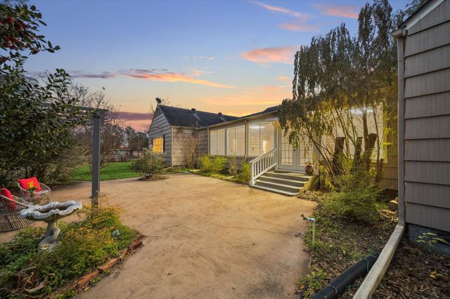 302 E Jackson Street, West Columbia, TX 77486