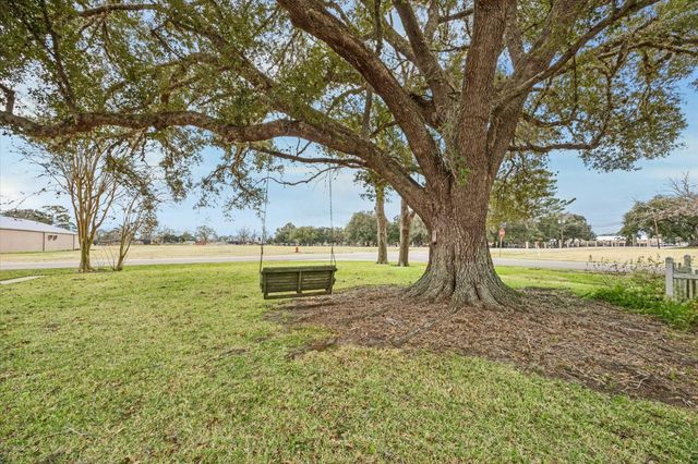 302 E Jackson Street, West Columbia, TX 77486