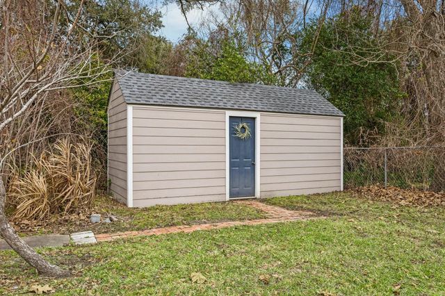 302 E Jackson Street, West Columbia, TX 77486