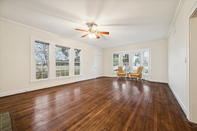 302 E Jackson Street, West Columbia, TX 77486