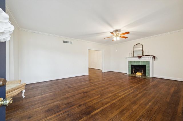 302 E Jackson Street, West Columbia, TX 77486