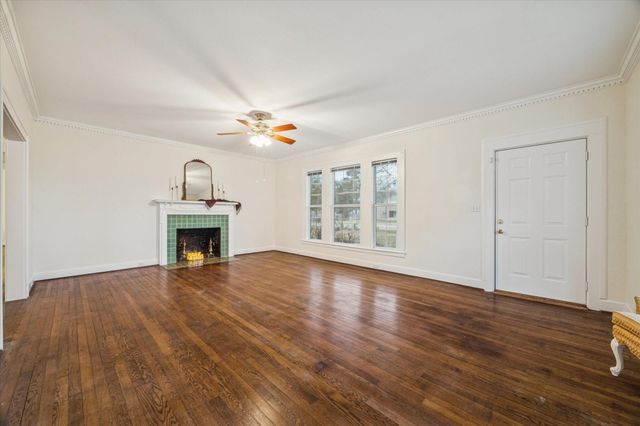 302 E Jackson Street, West Columbia, TX 77486