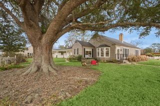 302 E Jackson Street, West Columbia, TX 77486