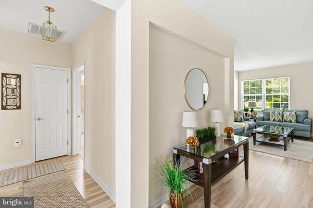 7 RIVER BEND CT, Barnegat, NJ 08005