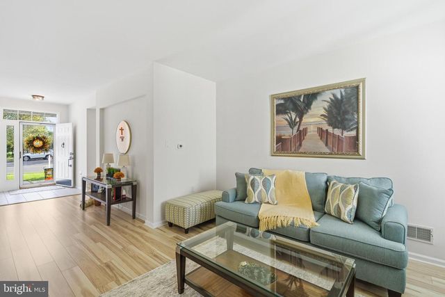 7 RIVER BEND CT, Barnegat, NJ 08005