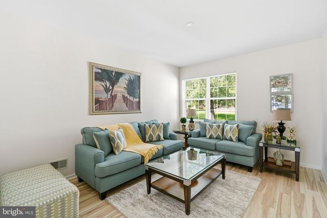 7 RIVER BEND CT, Barnegat, NJ 08005