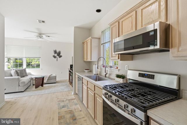 7 RIVER BEND CT, Barnegat, NJ 08005