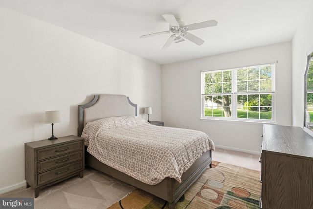 7 RIVER BEND CT, Barnegat, NJ 08005