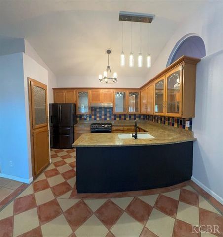 982 Cedarwood Street, Hanford, CA 93230