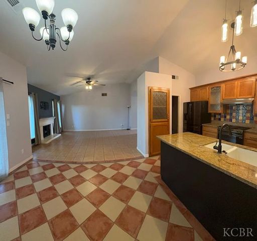 982 Cedarwood Street, Hanford, CA 93230