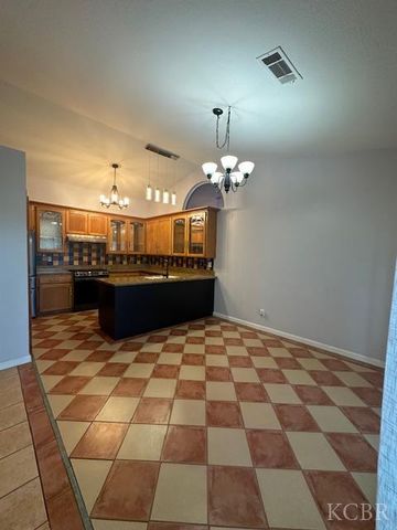 982 Cedarwood Street, Hanford, CA 93230