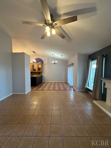 982 Cedarwood Street, Hanford, CA 93230