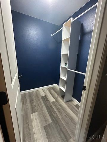 982 Cedarwood Street, Hanford, CA 93230