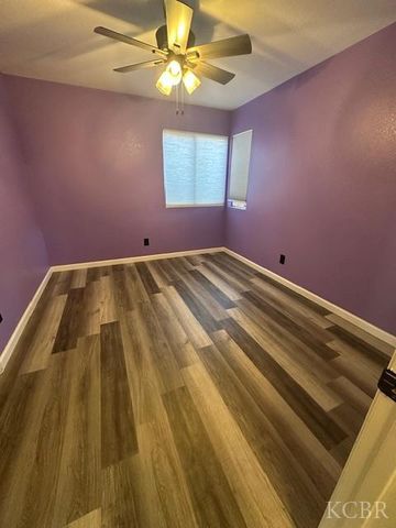 982 Cedarwood Street, Hanford, CA 93230