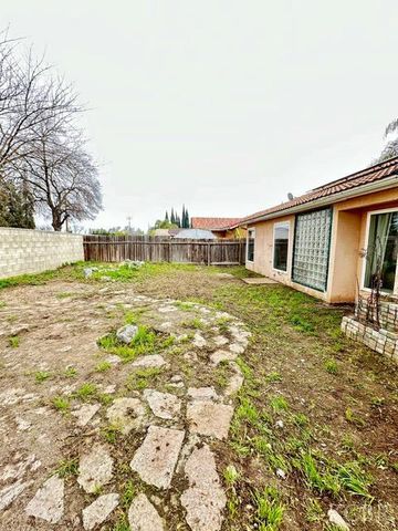 982 Cedarwood Street, Hanford, CA 93230