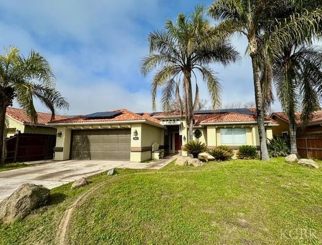 982 Cedarwood Street, Hanford, CA 93230