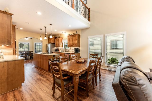 14 Wildwood Lake Dr, Huntsville, TX 77340