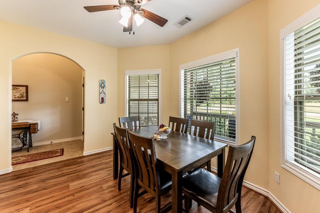 14 Wildwood Lake Dr, Huntsville, TX 77340