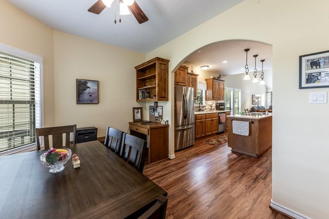 14 Wildwood Lake Dr, Huntsville, TX 77340