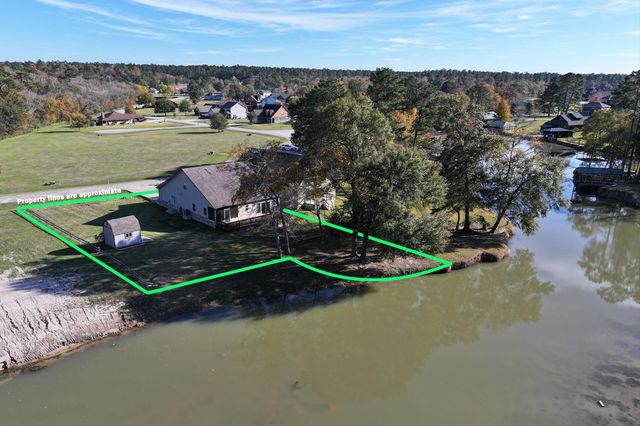 14 Wildwood Lake Dr, Huntsville, TX 77340
