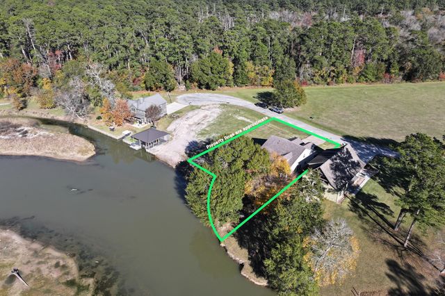 14 Wildwood Lake Dr, Huntsville, TX 77340