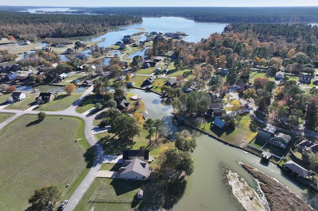 14 Wildwood Lake Dr, Huntsville, TX 77340
