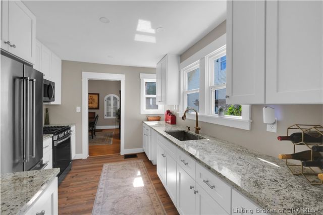 208 E Park Place, Jeffersonville, IN 47130