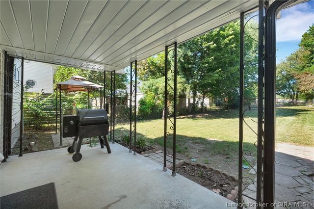 208 E Park Place, Jeffersonville, IN 47130