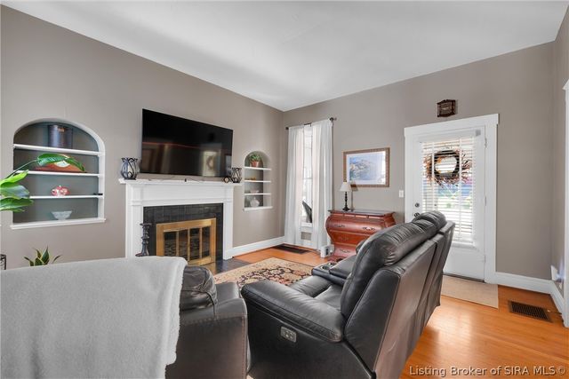 208 E Park Place, Jeffersonville, IN 47130